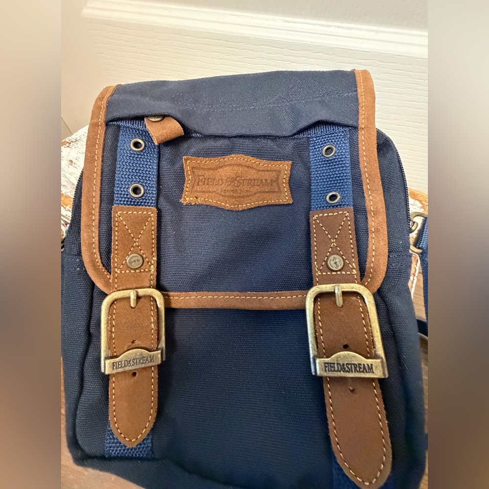 Field & Stream Navy Canvas Crossbody Bag  Leather Trim Adjustable Strap Rugged